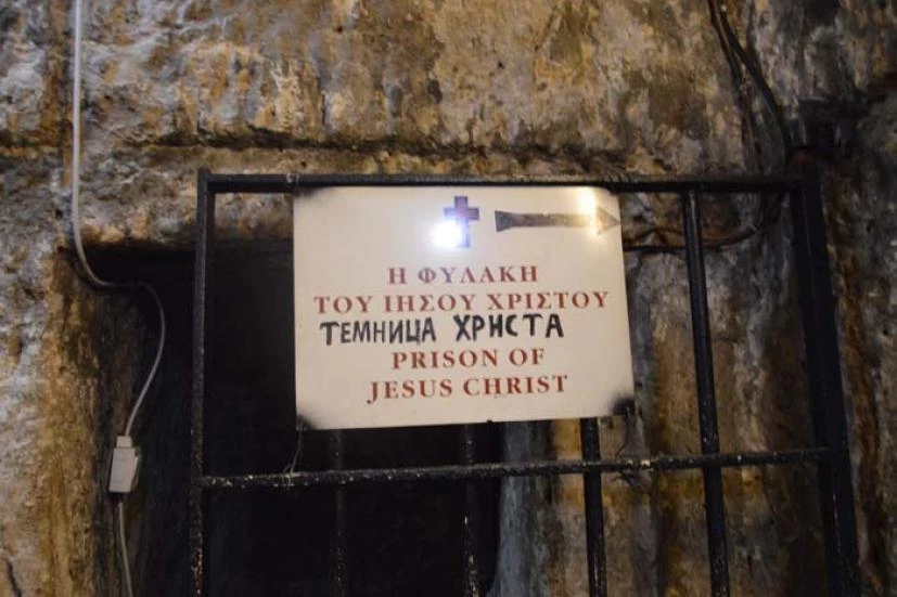 Βαδίζοντας στην οδό του μαρτυρίου: Από την φυλακή του Χριστού στον Πανάγιο Τάφο – Οι μαρτυρικές στιγμές στον Γολγοθά – Εικόνες και Βίντεο